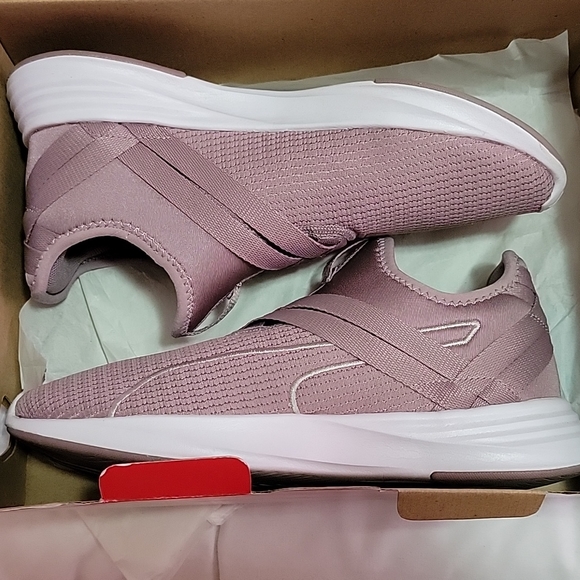 Puma slip on womens sneaker - Picture 7 of 9